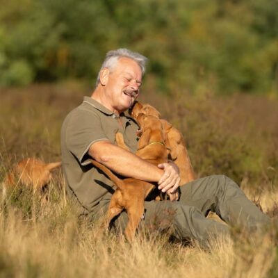 John, Dorka en haar pups